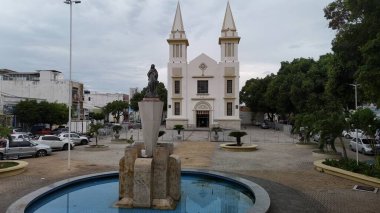 Juazeiro, Bahia, Brezilya - Kasım 14, 2024: Juazeiro şehrindeki Grottoes Leydisinin Katedral Tapınağı manzarası.