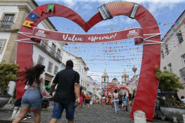 Salvador, Bahia, Brezilya - 24 Haziran 2022: Salvador 'daki Sao Joao şenlikleri için Pelourinho' nun dekorasyonu.
