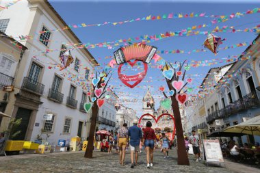 Salvador, Bahia, Brezilya - 24 Haziran 2022: Salvador 'daki Sao Joao şenlikleri için Pelourinho' nun dekorasyonu.