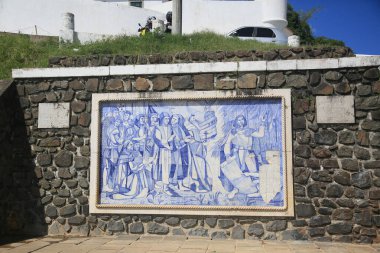 Salvador, Bahia, Brezilya - 20 Şubat 2022: Salvador 'daki Porto da Barra plajındaki insanlar