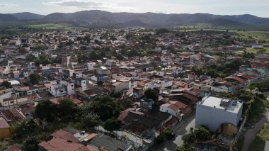 Salvador, Bahia, Brezilya - 24 Temmuz 2024: Salvador şehir merkezindeki yerleşim yerlerinin havadan görünüşü.