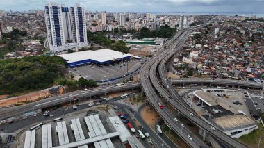 Salvador, Bahia, Brezilya - 6 Kasım 2024: Salvador şehrindeki Rotula do Abacaxi viyadük kompleksinin manzarası.