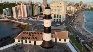 Salvador, Bahia, Brezilya - 2 Aralık 2024: Santo Antonio Kalesi 'nin havadan görünüşü, daha çok Barra Deniz Feneri olarak bilinir..