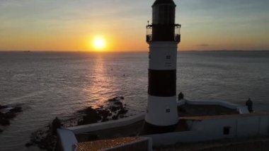 Salvador, Bahia, Brezilya - 2 Aralık 2024: Santo Antonio Kalesi 'nin havadan görünüşü, daha çok Barra Deniz Feneri olarak bilinir..