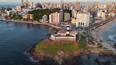 Salvador, Bahia, Brezilya - 2 Aralık 2024: Santo Antonio Kalesi 'nin havadan görünüşü, daha çok Barra Deniz Feneri olarak bilinir..