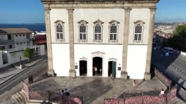 Salvador, Bahia, Brezilya - 5 Aralık 2024: Salvador 'daki Basilica Nosso do Bonfim cephesinin görünüşü.