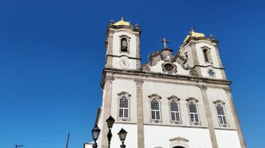Salvador, Bahia, Brezilya - 5 Aralık 2024: Salvador 'daki Basilica Nosso do Bonfim cephesinin görünüşü.