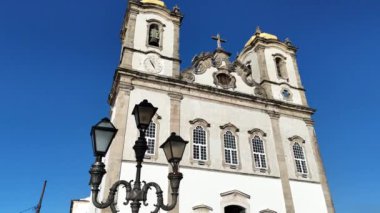 Salvador, Bahia, Brezilya - 5 Aralık 2024: Salvador 'daki Basilica Nosso do Bonfim cephesinin görünüşü.