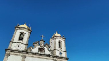 Salvador, Bahia, Brezilya - 5 Aralık 2024: Salvador 'daki Basilica Nosso do Bonfim cephesinin görünüşü.