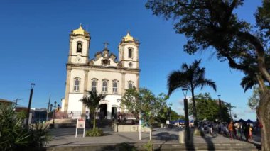 Salvador, Bahia, Brezilya - 5 Aralık 2024: Salvador 'daki Basilica Nosso do Bonfim cephesinin görünüşü.