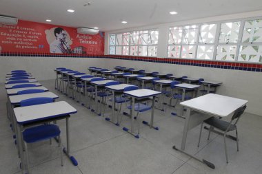 Aracatu, Bahia, Brezilya - 7 Temmuz 2023: Bahia eyaletindeki bir devlet okulundaki sınıf manzarası.