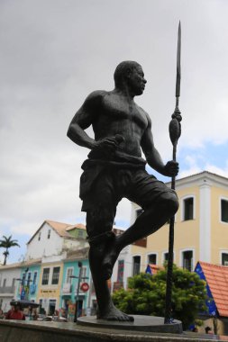 Salvador, Bahia, Brezilya - 17 Aralık 2024: Salvador şehrinde siyahi lider Zumbi dos Palmares 'in heykeli.