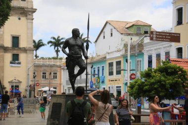 Salvador, Bahia, Brezilya - 17 Aralık 2024: Salvador şehrinde siyahi lider Zumbi dos Palmares 'in heykeli.