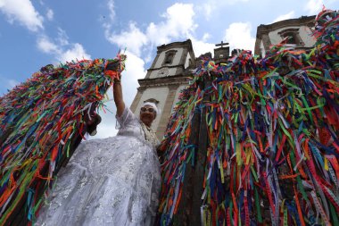 Salvador, Bahia, Brezilya - Ocak 2025: Sinyor Bonfim 'in müritleri kilise merdivenlerinin yıkanmasına katılın.