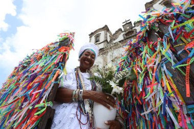 Salvador, Bahia, Brezilya - Ocak 2025: Sinyor Bonfim 'in müritleri kilise merdivenlerinin yıkanmasına katılın.