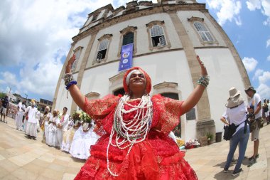 Salvador, Bahia, Brezilya - Ocak 2025: Sinyor Bonfim 'in müritleri kilise merdivenlerinin yıkanmasına katılın.