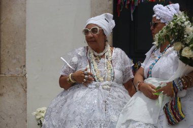 Salvador, Bahia, Brezilya - Ocak 2025: Sinyor Bonfim 'in müritleri kilise merdivenlerinin yıkanmasına katılın.