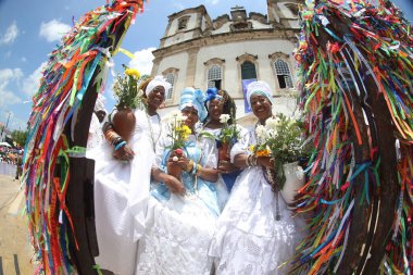 Salvador, Bahia, Brezilya - Ocak 2025: Sinyor Bonfim 'in müritleri kilise merdivenlerinin yıkanmasına katılın.