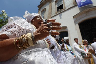 Salvador, Bahia, Brezilya - Ocak 2025: Sinyor Bonfim 'in müritleri kilise merdivenlerinin yıkanmasına katılın.