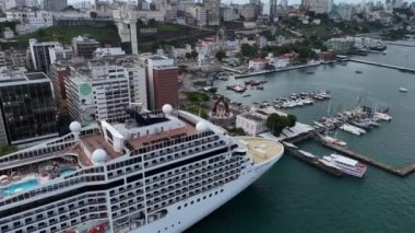 Salvador, Bahia, Brezilya - 22 Ocak 2025: gemi Salvador limanında görüldü..