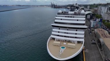 Salvador, Bahia, Brezilya - 22 Ocak 2025: gemi Salvador limanında görüldü..