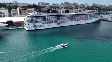 Salvador, Bahia, Brezilya - 22 Ocak 2025: gemi Salvador limanında görüldü..