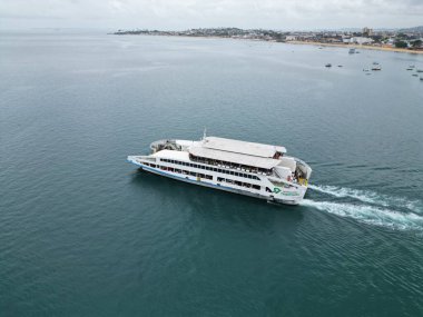 Salvador, Bahia, Brezilya - 9 Şubat 2024: Salvador 'daki Sao Joaquim terminalindeki feribot görüntüsü.