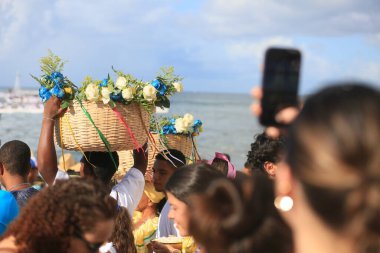 Salvador, Bahia, Brezilya - 2 Şubat 2025: Orixa Yemanja 'nın takipçileri ve Candomblema' nın takipçileri Salvador şehrindeki kutlamaya katıldılar..