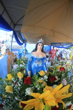 Salvador, Bahia, Brezilya - 2 Şubat 2025: Orixa Yemanja 'nın takipçileri ve Candomblema' nın takipçileri Salvador şehrindeki kutlamaya katıldılar..