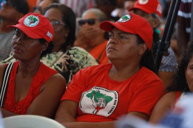 Salvador, Bahia, Brezilya: 16 Aralık 2023: Topraksız İşçi Hareketi (MST) üyeleri Salvador şehrindeki bir kampta görüldü..