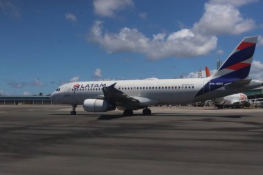 Salvador, Brezilya - 21 Mart 2025: Bahia 'daki Salvador havaalanındaki uçak önlüğü.
