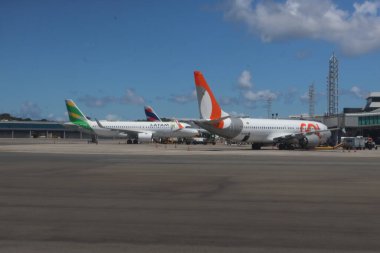 Salvador, Brezilya - 21 Mart 2025: Bahia 'daki Salvador havaalanındaki uçak önlüğü.