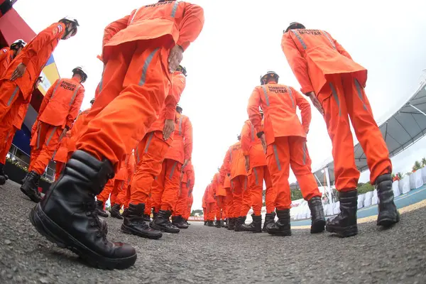 Simoes filho, bahia, brezil- 31 Mart 2025: Bahia 'lı bir grup askeri itfaiyeci Simoes Filho' daki kışlada görüldü..