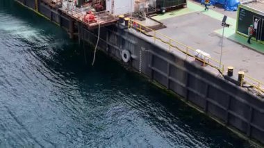 Salvador, Bahia, Brezilya: 10 Kasım 2024: Salvador 'u Itaparica Adası' na bağlayan köprünün inşası için tüm azizler körfezinde toprak taraması için bir feribottan manzara.