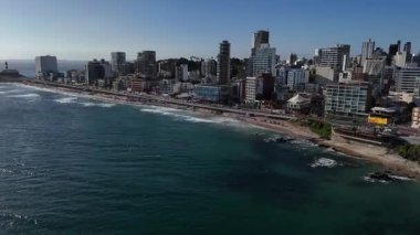 Salvador, Bahia, Brezilya - 12 Aralık 2024: Salvador şehrindeki Cristo da Barra heykelinin manzarası.