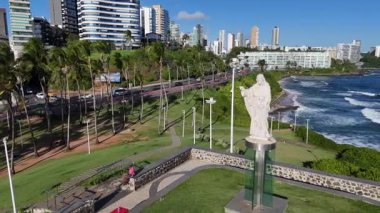 Salvador, Bahia, Brezilya - 12 Aralık 2024: Salvador şehrindeki Cristo da Barra heykelinin manzarası.