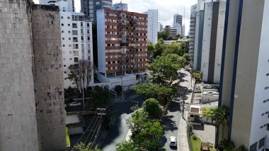 Salvador, Bahia, Brezilya - 15 Mayıs 2025: Salvador kentindeki Barra mahallesindeki yerleşim yerlerinin havadan görünüşü.