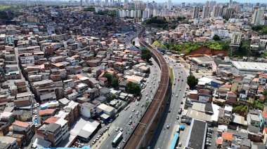Salvador, Bahia, Brezilya - 11 Nisan 2025: Salvador şehrindeki Brotas mahallesindeki konut manzarası.