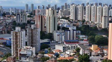 Salvador, Bahia, Brezilya - 11 Nisan 2025: Salvador şehrindeki Brotas mahallesindeki konut manzarası.