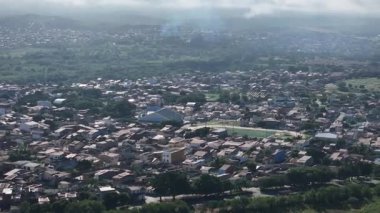 Itapetinga, Bahia, Brezilya - 20 Haziran 2025: Bahia 'nın güneybatı bölgesindeki Itapetinga şehrinin havadan görünüşü.