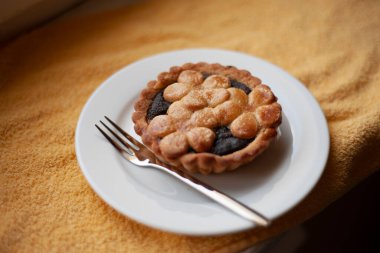 Tatlı çatalı, tatlı haşhaş tohumlu tart ya da kek gibi tatlılar için tasarlanmıştır. Ev, fırın ya da kafe tatlısı için çatal bıçak takımı lazım..