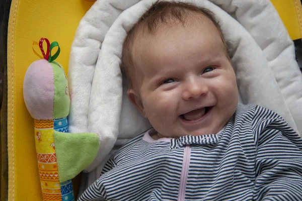 Немовля Посміхається Щасливе Дитинство — стокове фото
