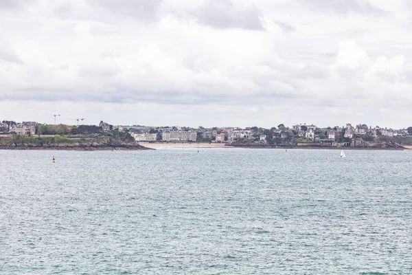 Pohled Město Saint Malo Jednoho Ostrůvků Odlivu Francie — Stock fotografie