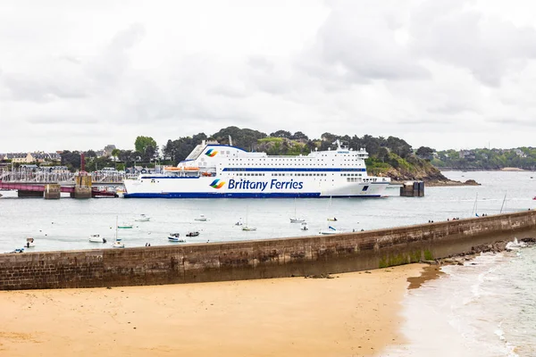 Saint Malo Fransa Mayıs 2021 Brittany Feribotlarına Bakın Limana Demirlemiş — Stok fotoğraf