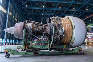 Gaz türbini motoru bir uçak endüstrisinin elektrik santralidir. Petrol ve gaz endüstrisi teknolojisinde de kullanılır. Fan kompresörü yanması ve türbin bölümünden oluşur..