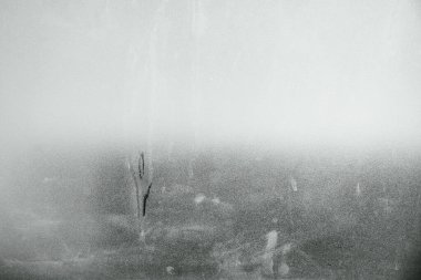 Soyut arkaplan, ışığın karakteristik özellikleri yüzeye çarpar, gürültü ve tahıl dokusuna neden olur.