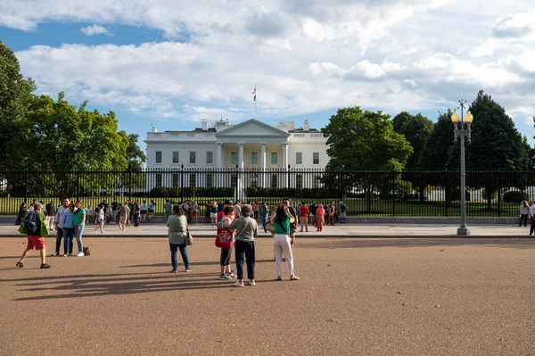 2022 워싱턴 백악관 밖에서 사람들 — 스톡 사진