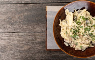 Makarna yüksek açı görünümünden çekildi