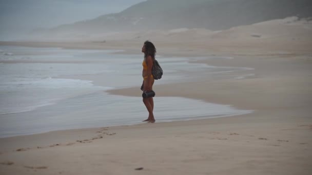 Woman Walking Speakers Coast — Stock video
