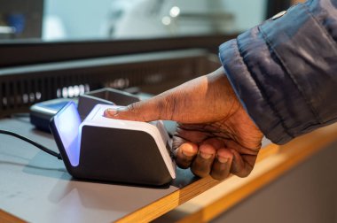 Biyometrik okuyucu yakından görüntülendi